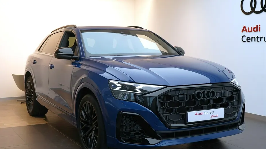AUDI Q8 -