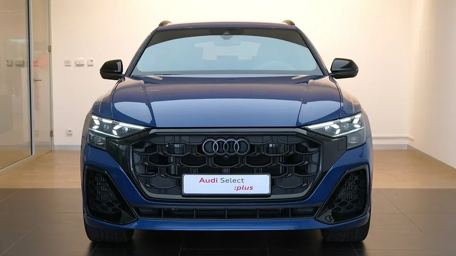 AUDI Q8 -
