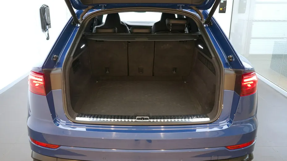 AUDI Q8 -