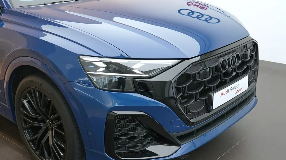AUDI Q8 -