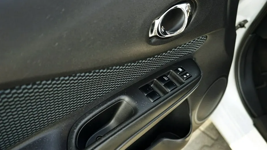 NISSAN Note -