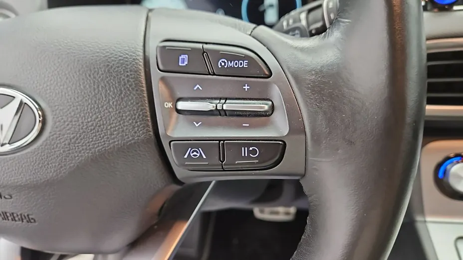HYUNDAI Kona -