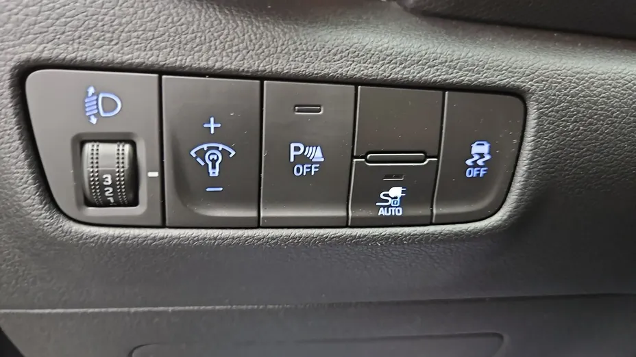 HYUNDAI Kona -