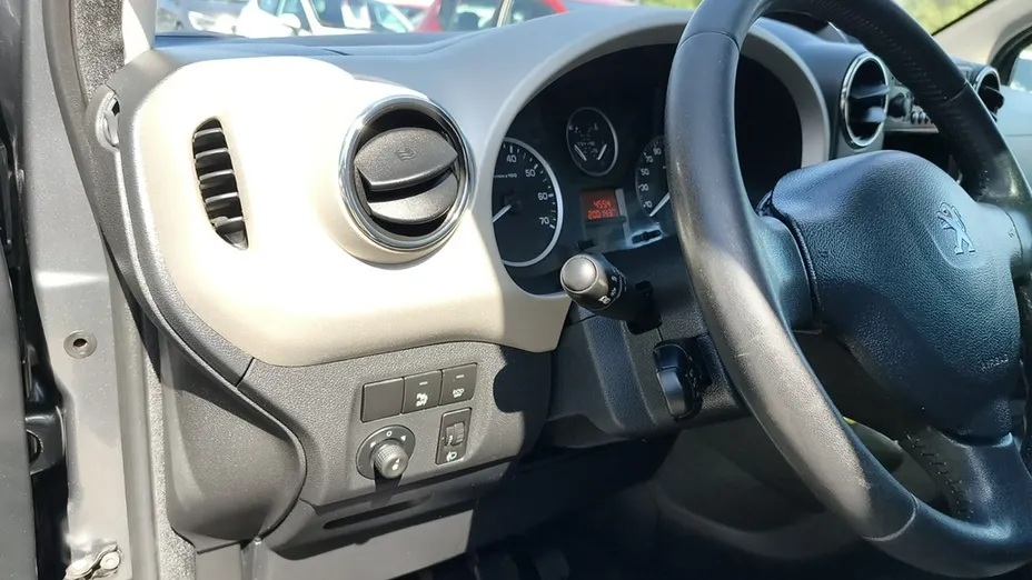 PEUGEOT Partner -