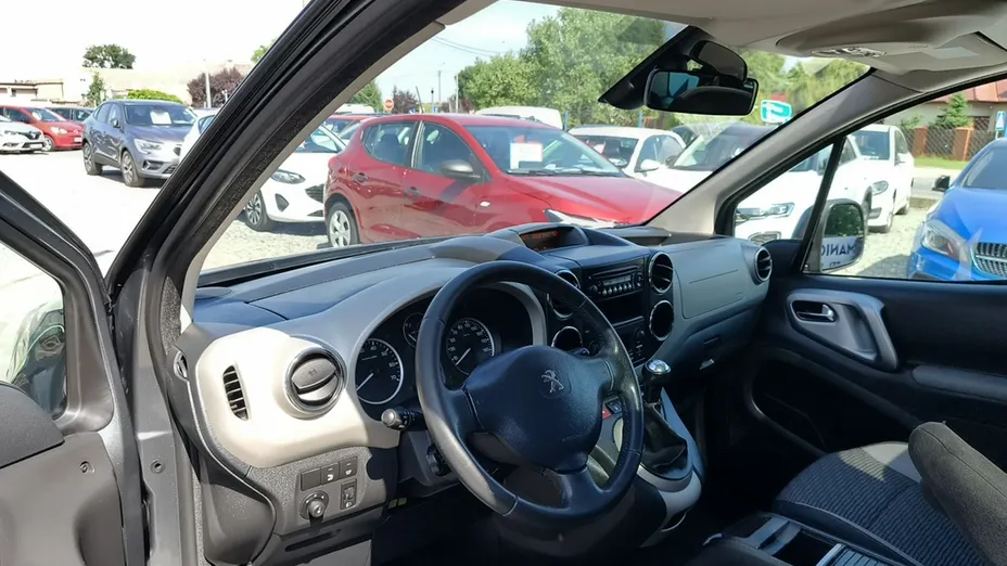 PEUGEOT Partner -