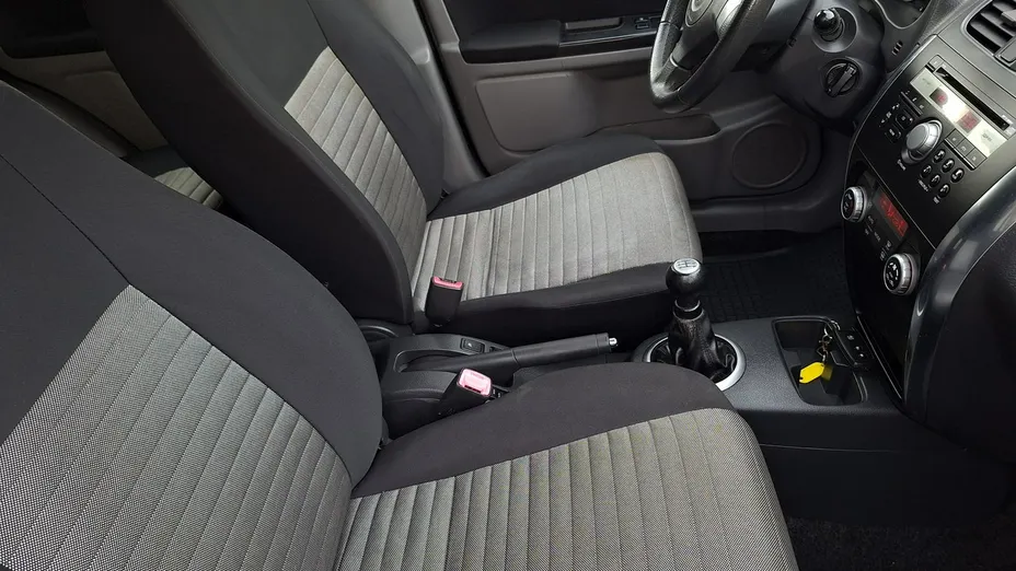 SUZUKI SX4 -