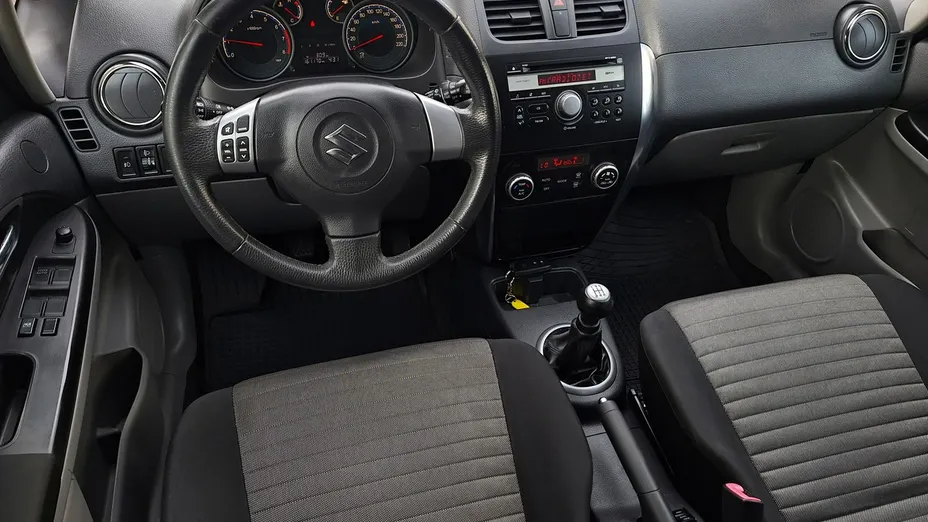 SUZUKI SX4 -