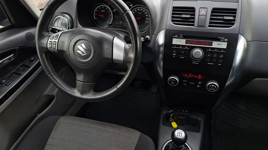 SUZUKI SX4 -