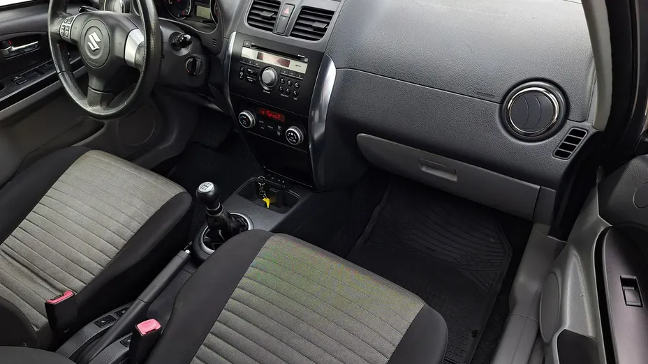 SUZUKI SX4 -