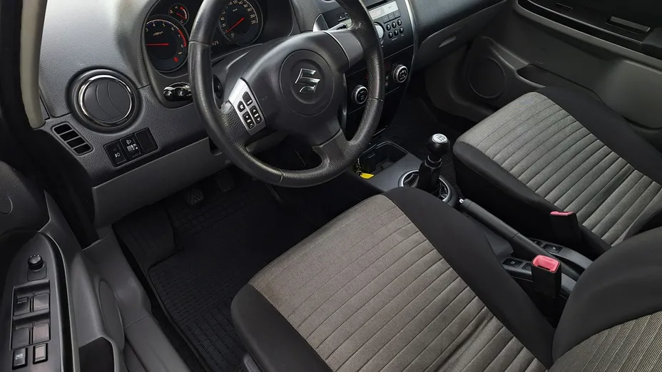 SUZUKI SX4 -