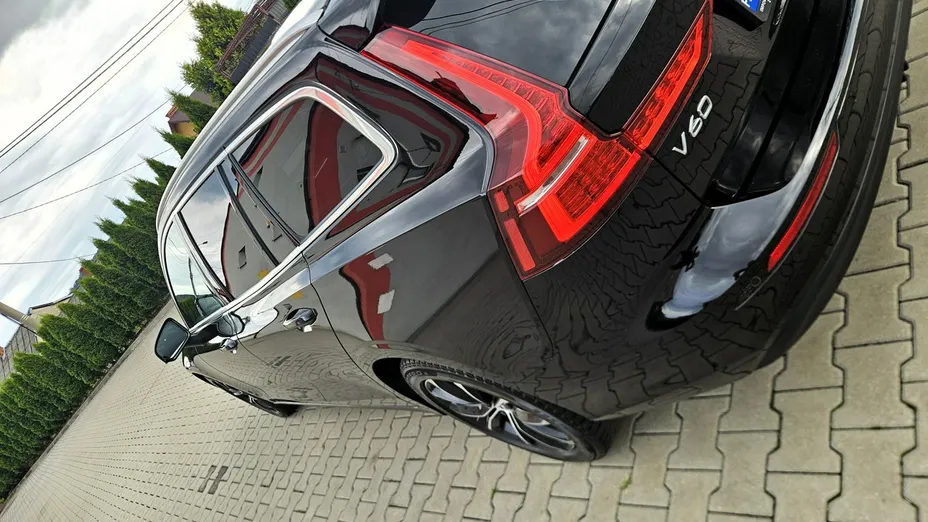 VOLVO V60 -