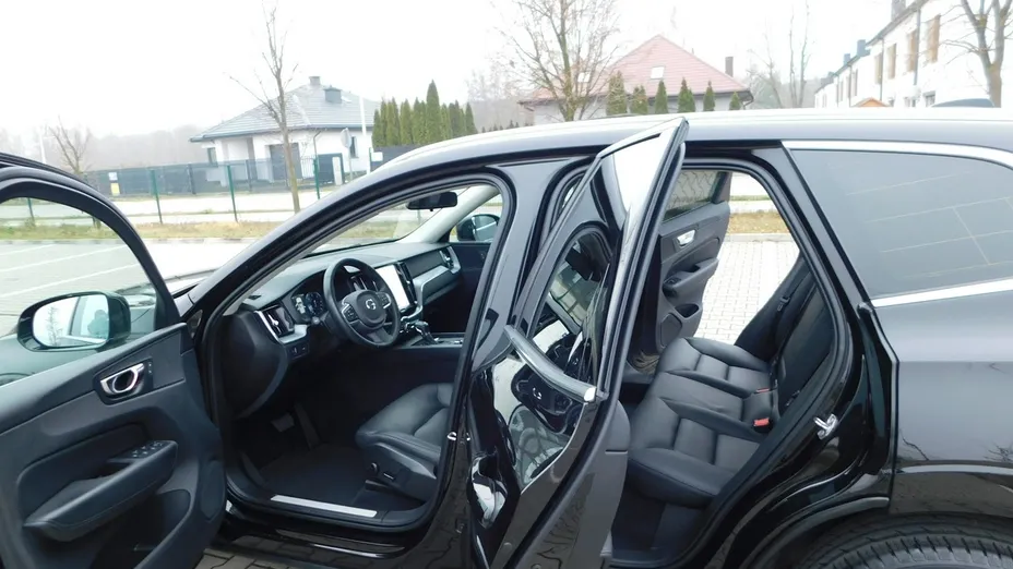 VOLVO XC60 -