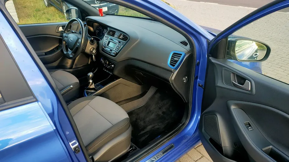 HYUNDAI i20 -