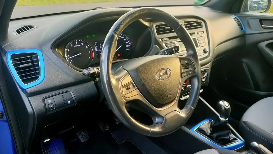 HYUNDAI i20 -