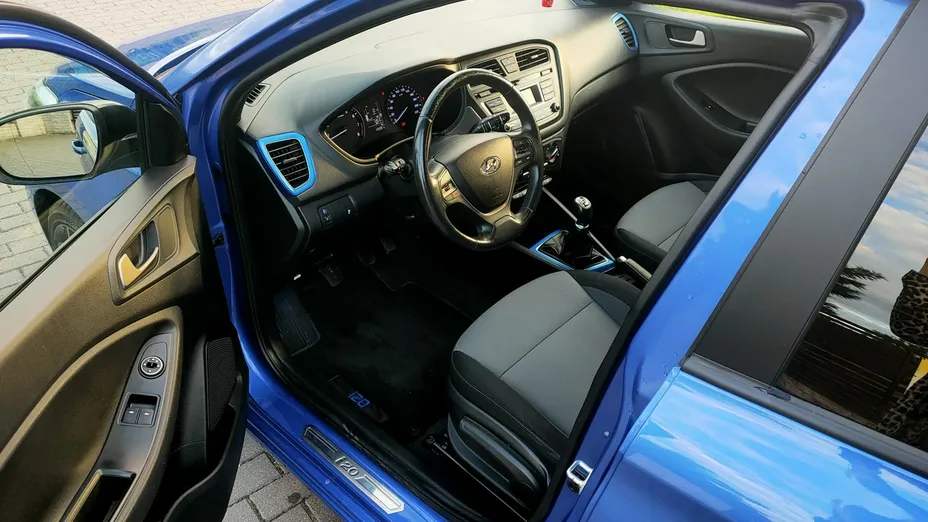 HYUNDAI i20 -