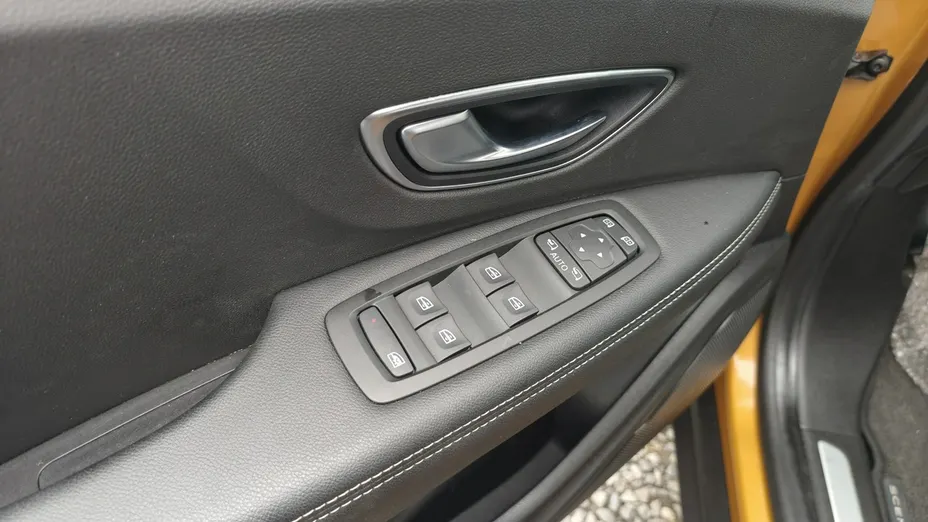 RENAULT Scenic -