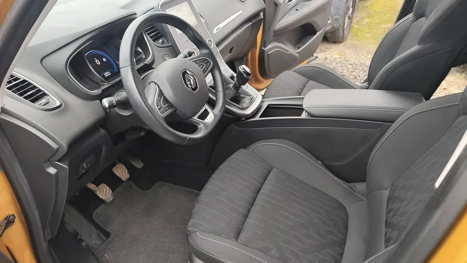 RENAULT Scenic -