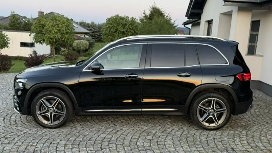 MERCEDES-BENZ GLB -