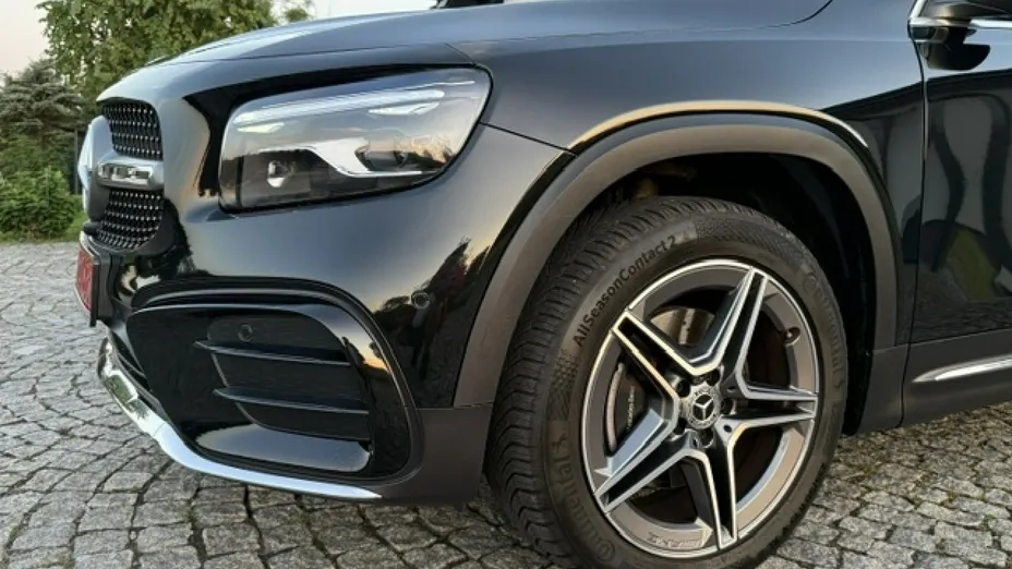 MERCEDES-BENZ GLB -