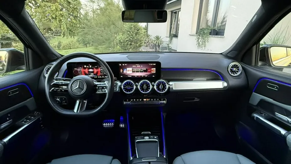 MERCEDES-BENZ GLB -