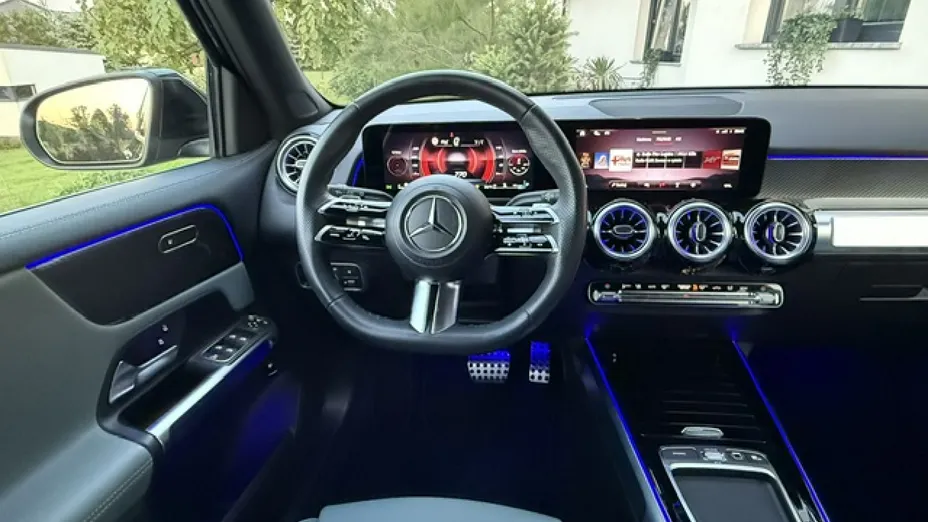 MERCEDES-BENZ GLB -