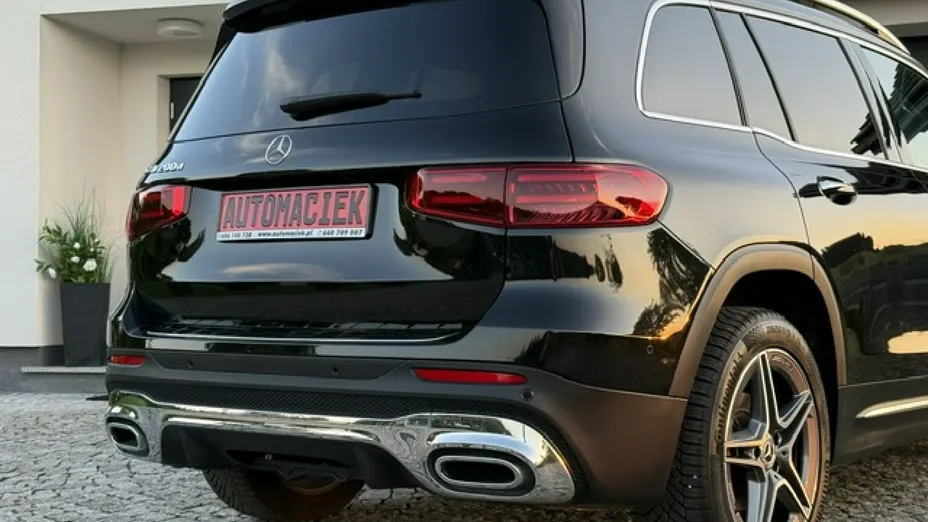 MERCEDES-BENZ GLB -