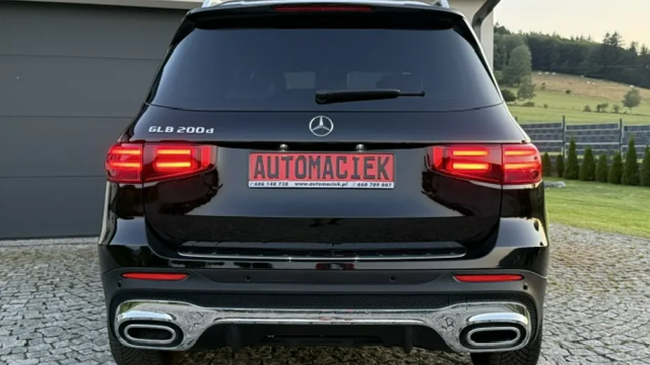 MERCEDES-BENZ GLB -