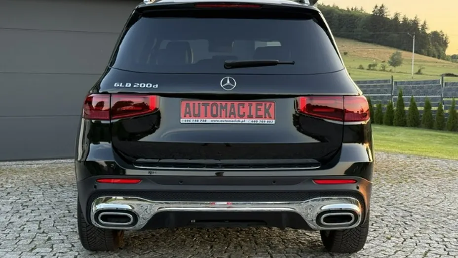 MERCEDES-BENZ GLB -