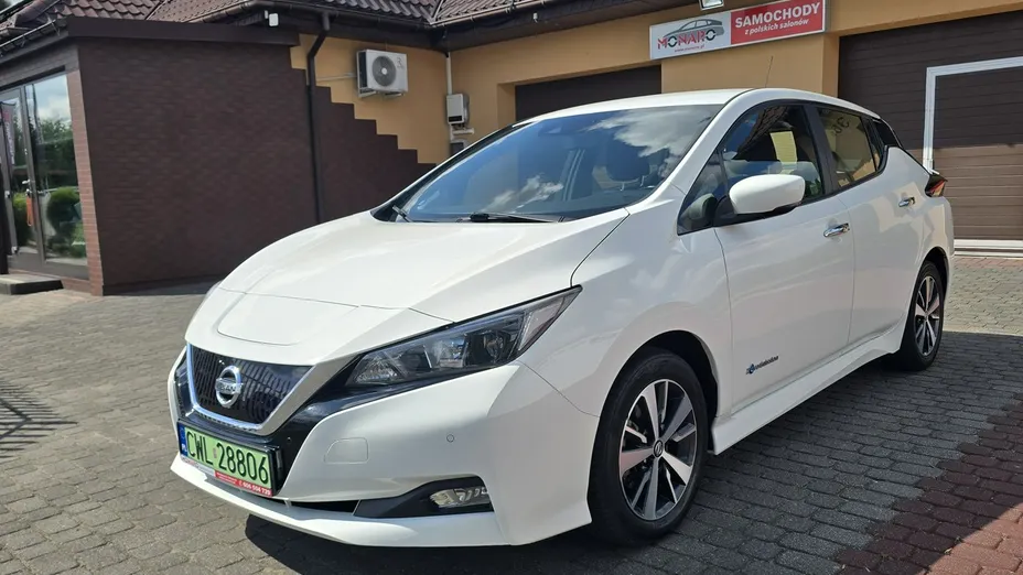NISSAN Leaf -