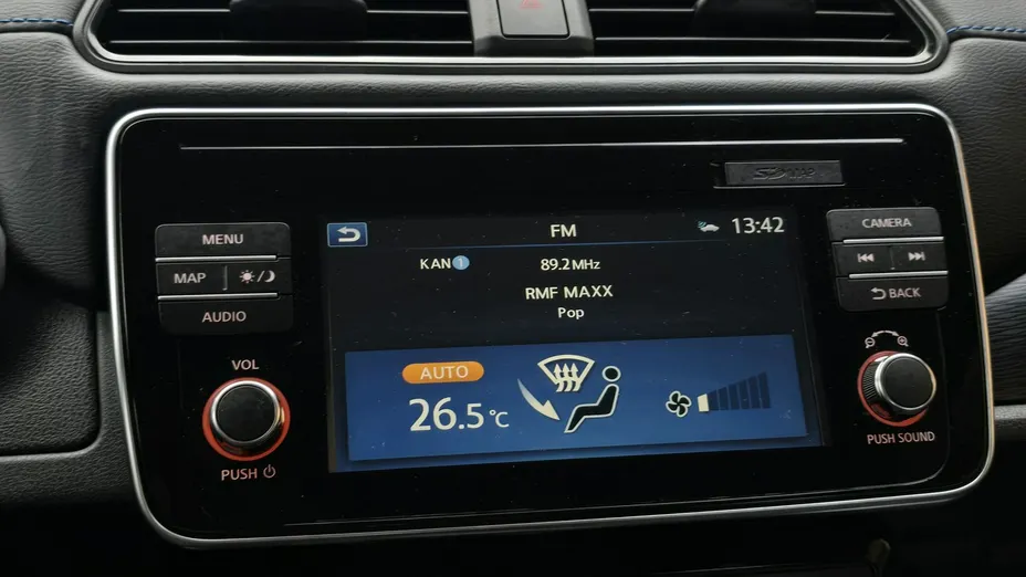 NISSAN Leaf -
