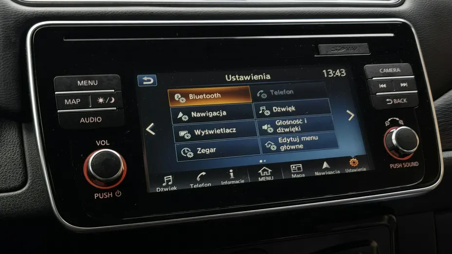 NISSAN Leaf -