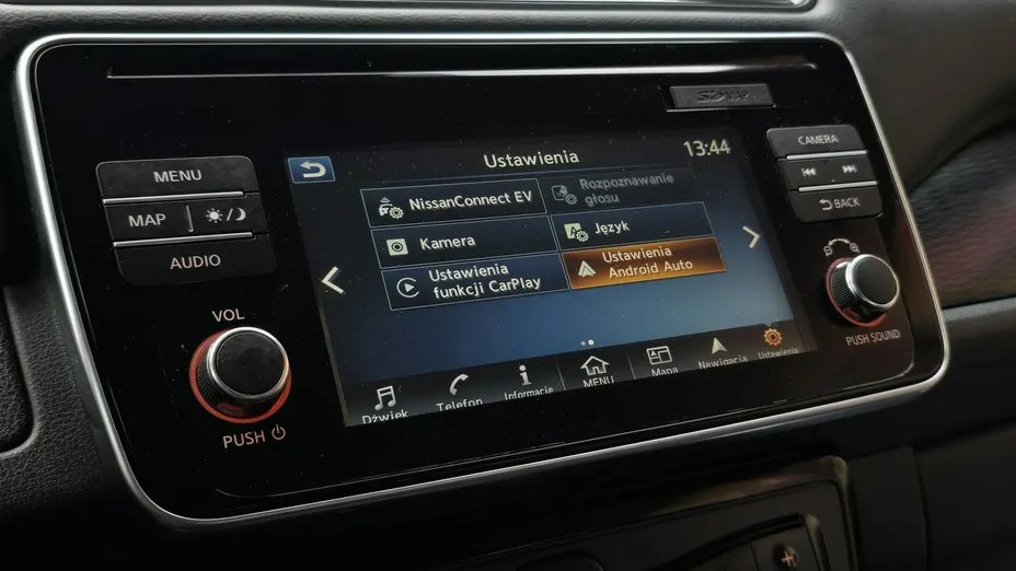 NISSAN Leaf -