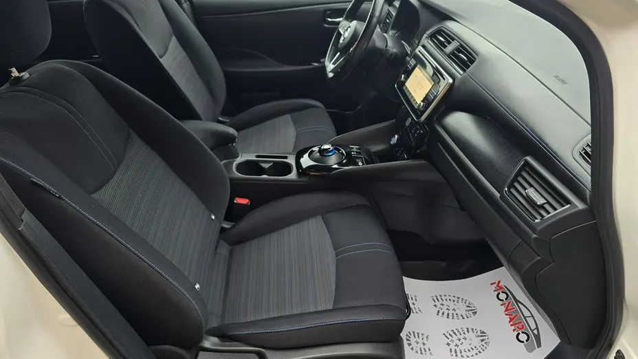 NISSAN Leaf -