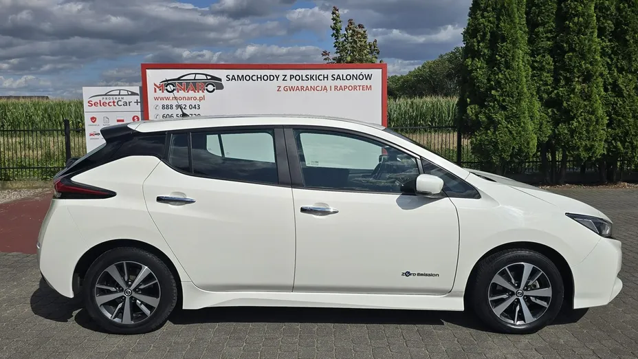 NISSAN Leaf -