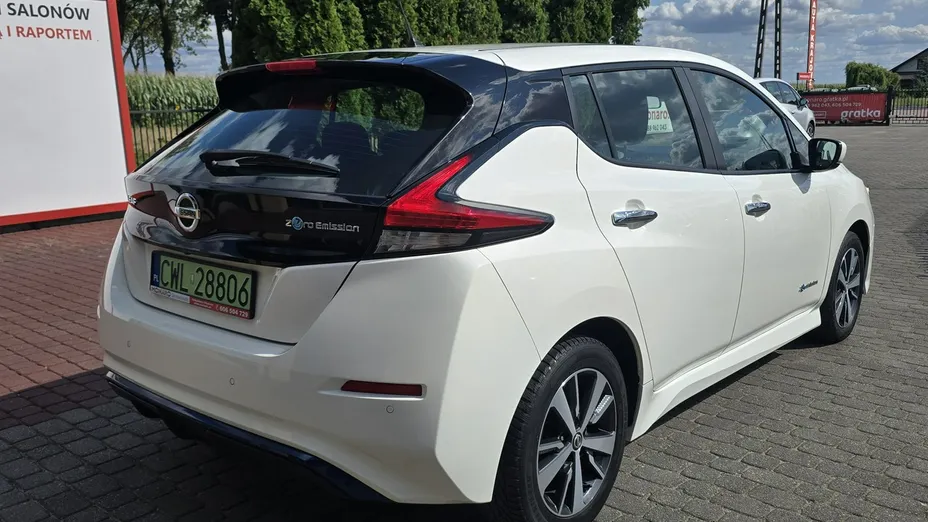 NISSAN Leaf -
