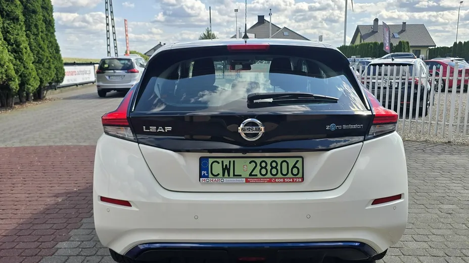 NISSAN Leaf -