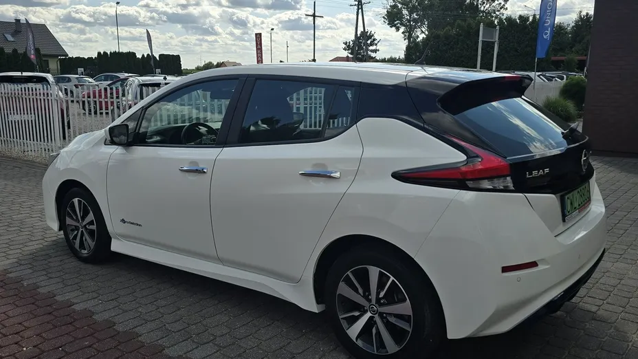 NISSAN Leaf -