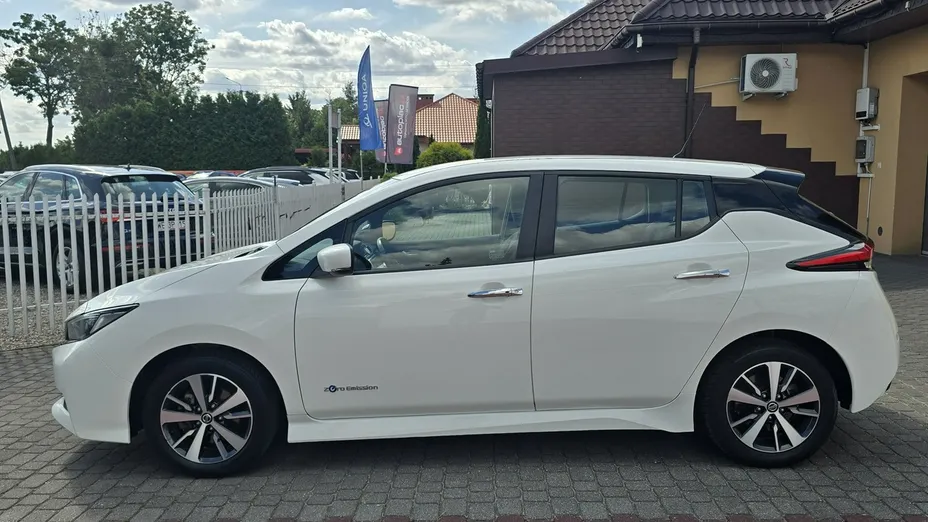 NISSAN Leaf -