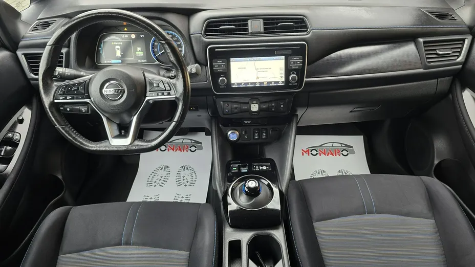 NISSAN Leaf -