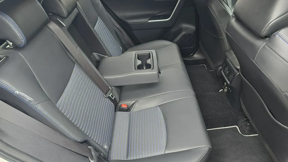 TOYOTA RAV4 -