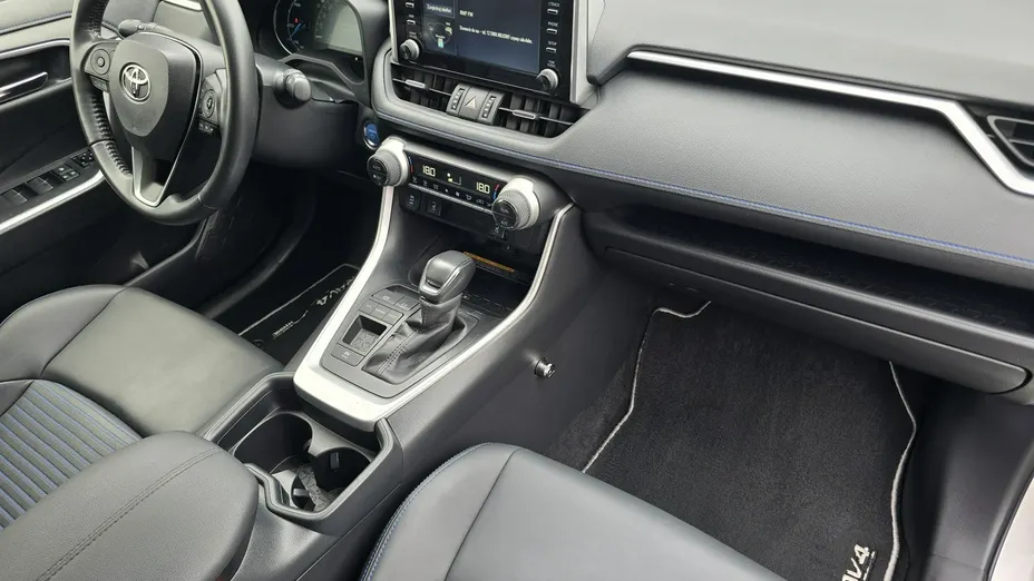 TOYOTA RAV4 -
