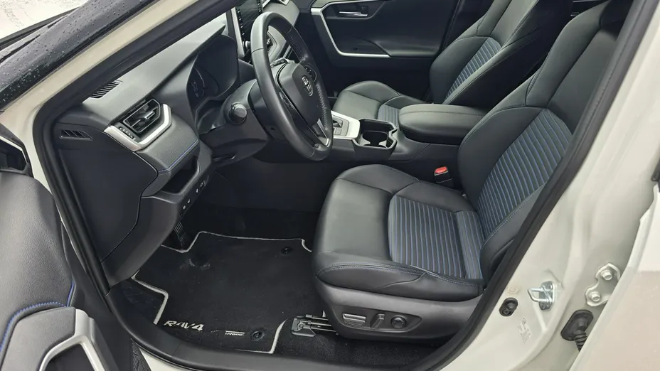 TOYOTA RAV4 -