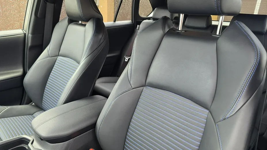 TOYOTA RAV4 -
