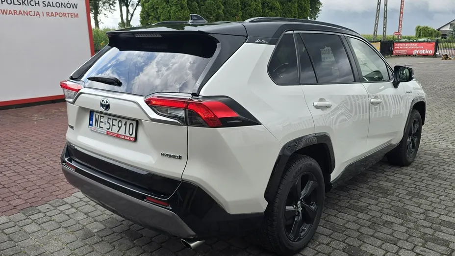 TOYOTA RAV4 -