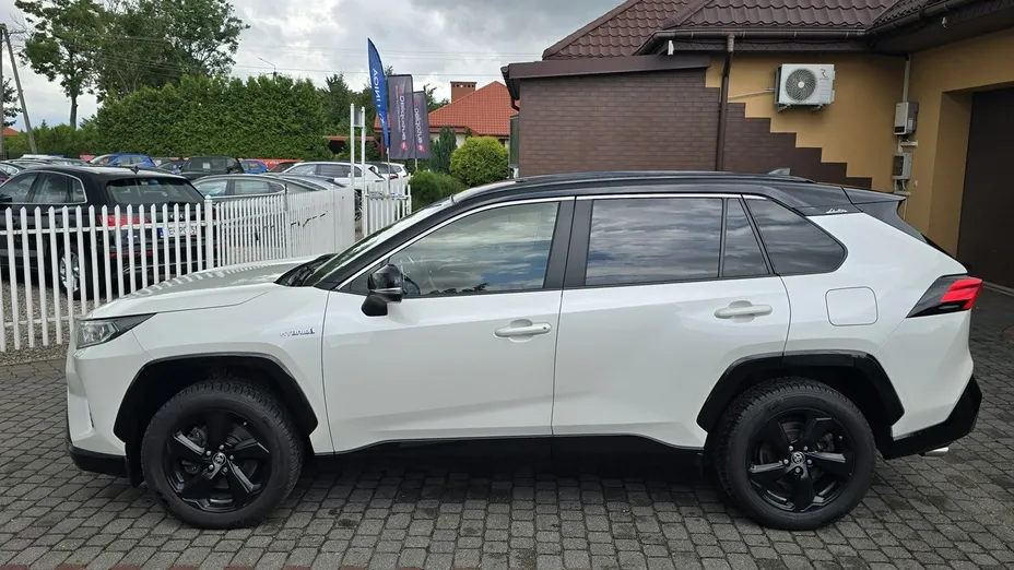 TOYOTA RAV4 -