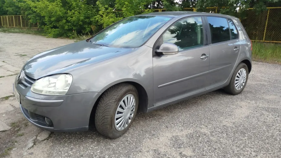 VOLKSWAGEN Golf -