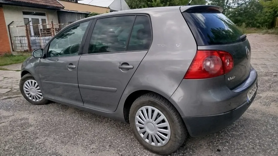 VOLKSWAGEN Golf -