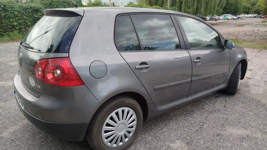 VOLKSWAGEN Golf -