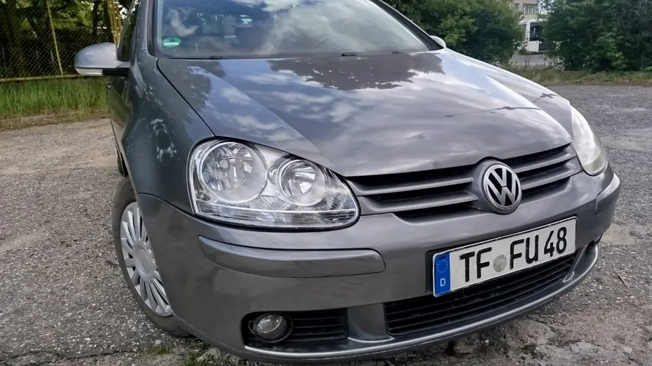 VOLKSWAGEN Golf -