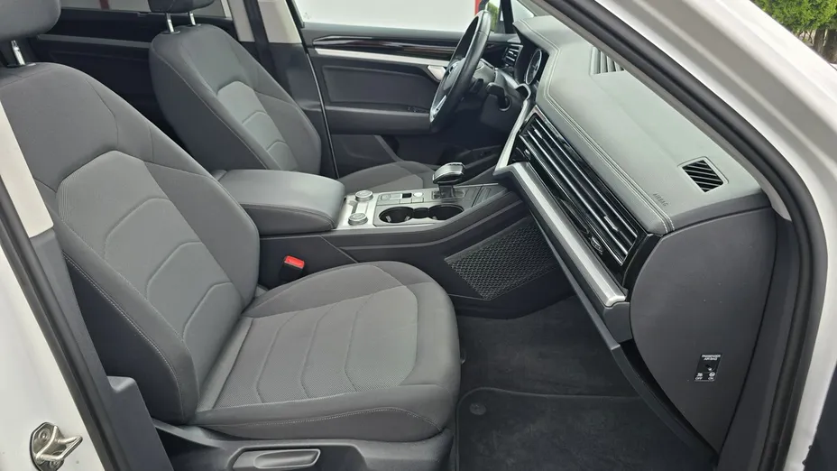 VOLKSWAGEN Touareg -